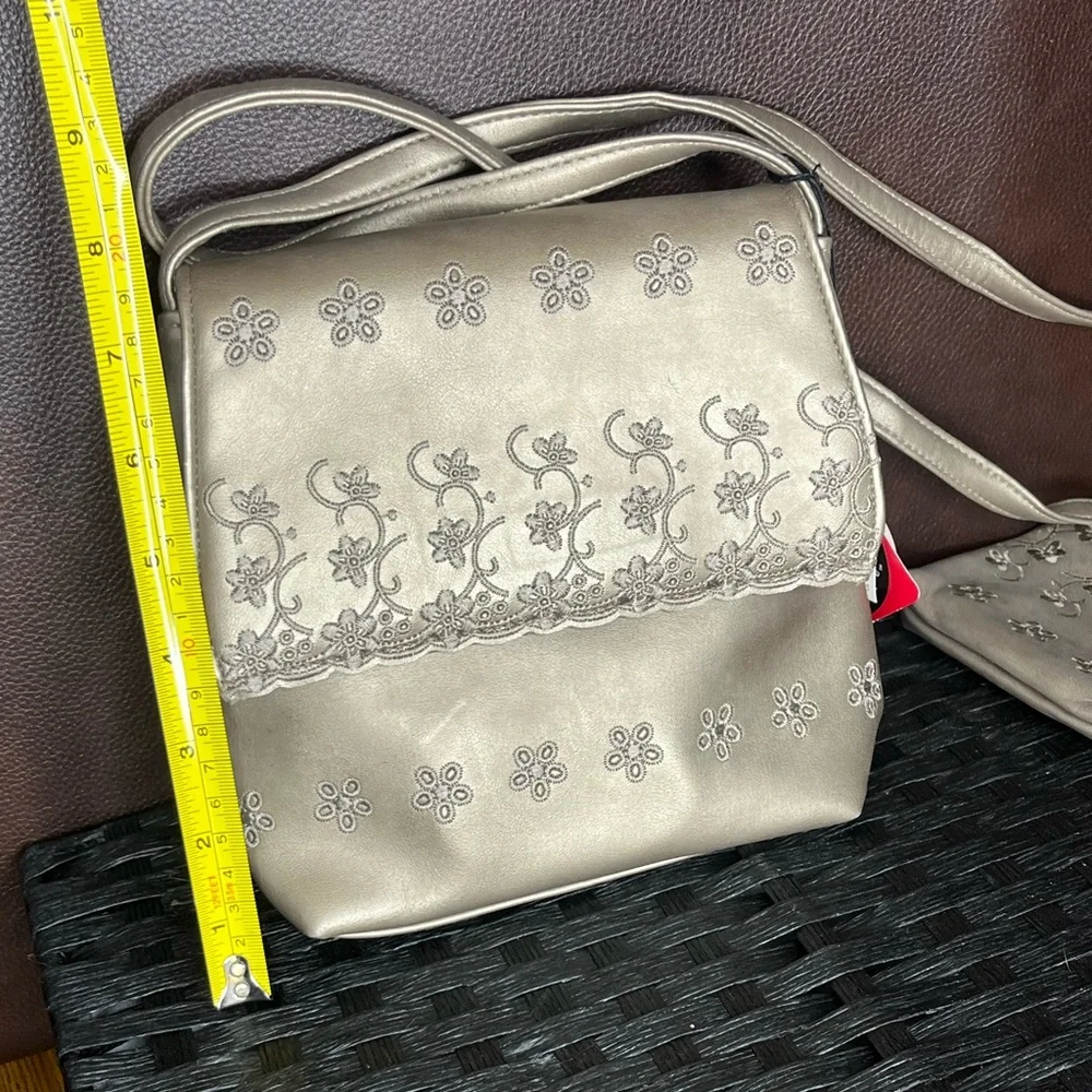 Floral Embroidered Gold Purse w Change Purse , Frankie & Johnnie crossbody bag